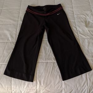 Nike Dri-FIT Capri Flare Leggings
